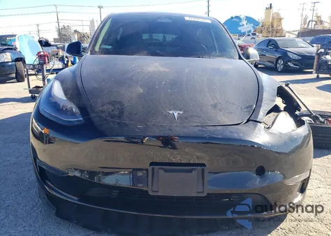 2022 Tesla Model Y z USA, uszkodzony, nr VIN 7SAYGDEF8NF541392